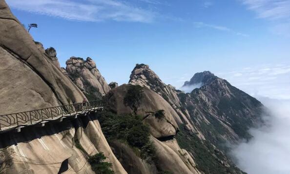 玻璃棧道坍塌死亡26人