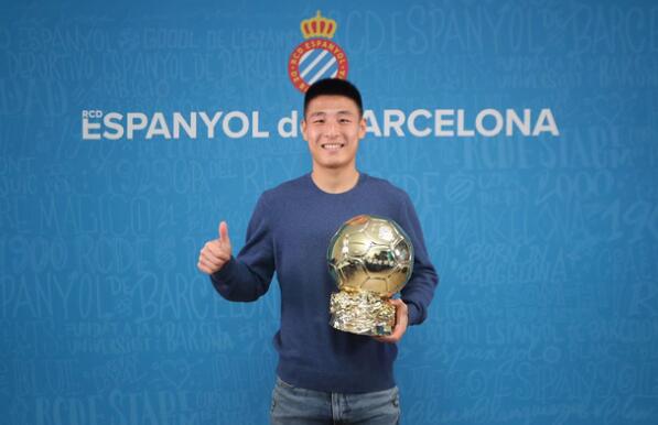 武磊獲中國(guó)金球獎(jiǎng)