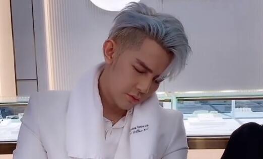 汪東城直播睡覺(jué)