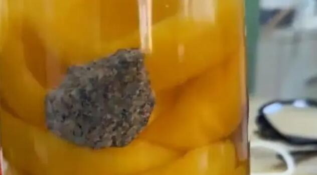 罐頭里面有石頭廠家稱是麥飯石