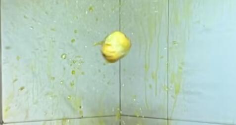 男子油鍋炸元宵現(xiàn)場(chǎng)慘烈