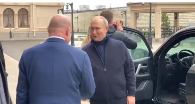 普京親自駕車訪問(wèn)塞瓦斯托波爾