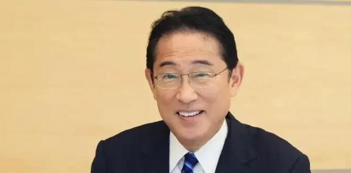 岸田文雄在魚市場大吃福島章魚