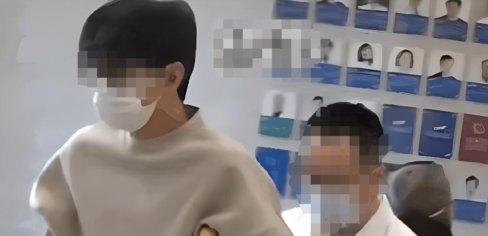 楊洋拄拐現(xiàn)身醫(yī)院