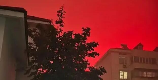 武漢凌晨現紅色大霧血色天空