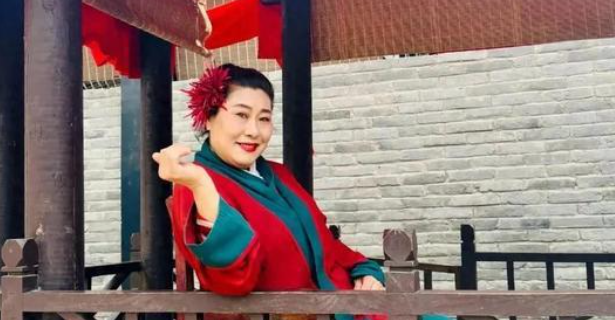 一對離婚夫妻在王婆調(diào)和下準備復婚