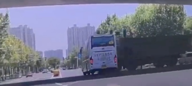 南通學(xué)生大巴事故一女孩離世