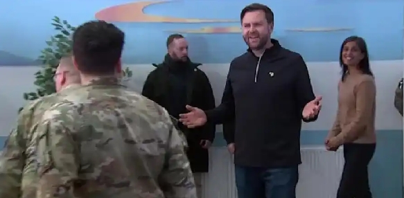 萬(wàn)斯強(qiáng)行登上格陵蘭島